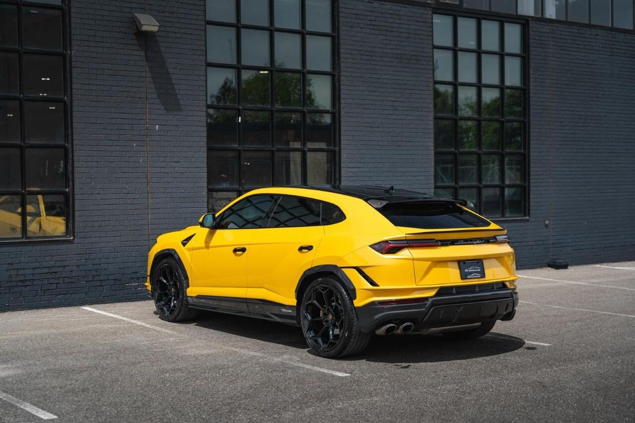 2024 Lamborghini Urus Performante AWD Photo4