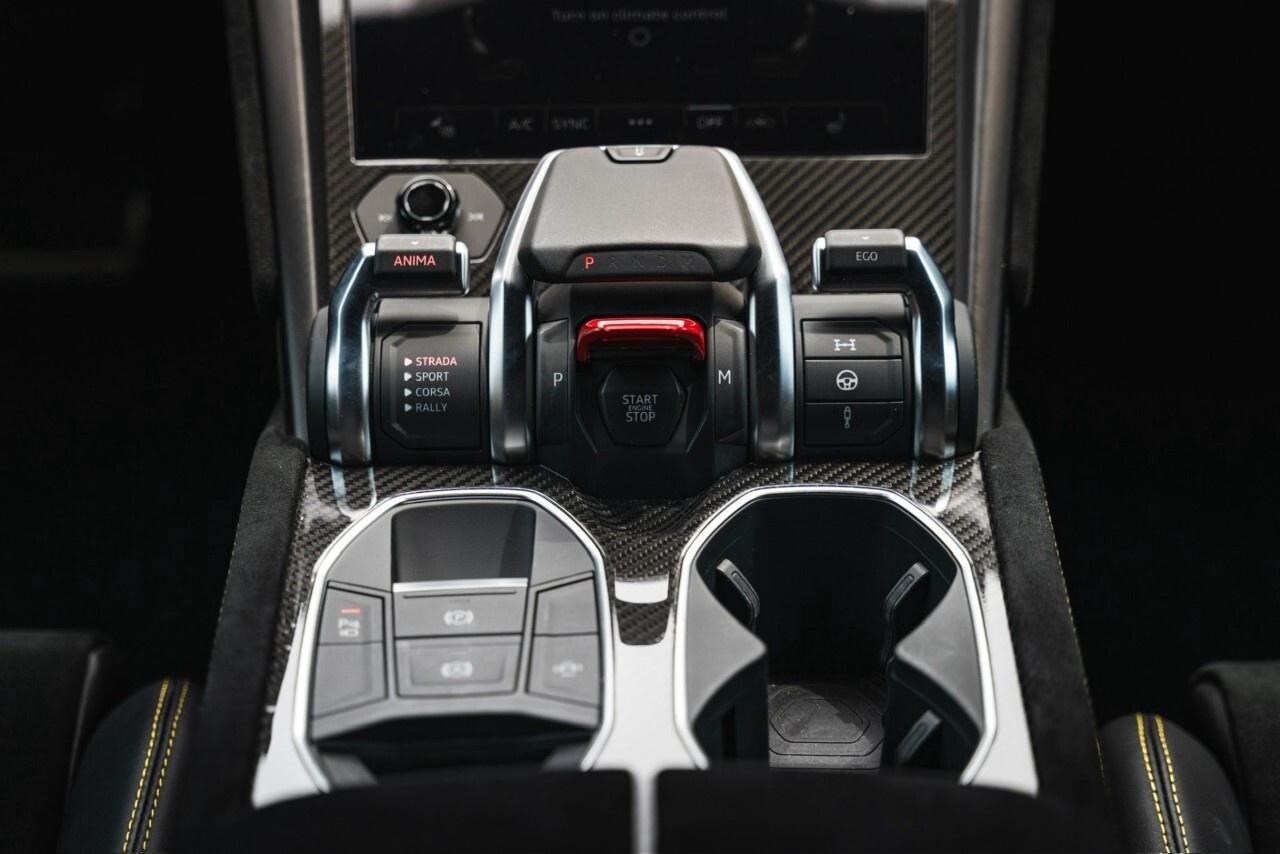 2024 Lamborghini Urus Performante AWD Photo