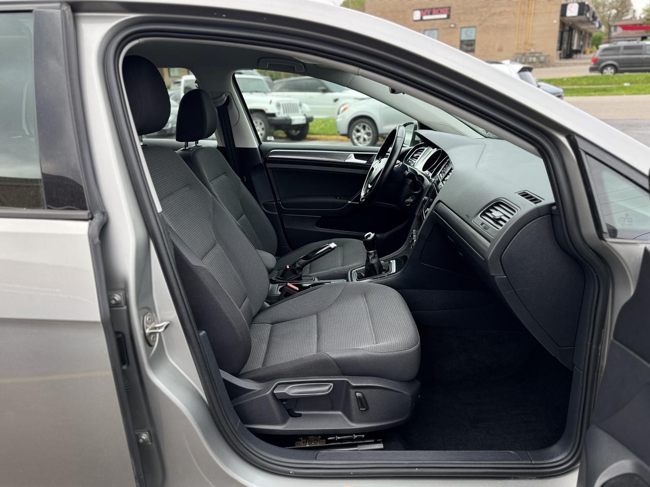 2019 Volkswagen Golf Comfortline 5-door Manual Photo