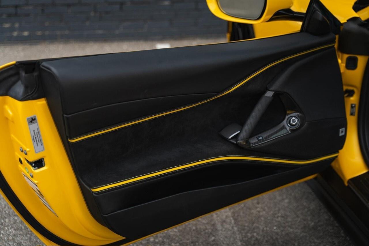 2022 Ferrari 812 GTS Convertible Photo
