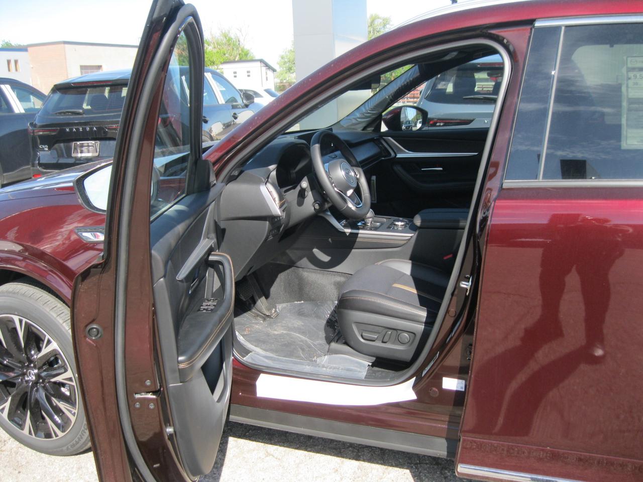 2026 Mazda CX-90 MHEV Signature 4dr i-ACTIV All-Wheel Drive Sport Utility Photo4