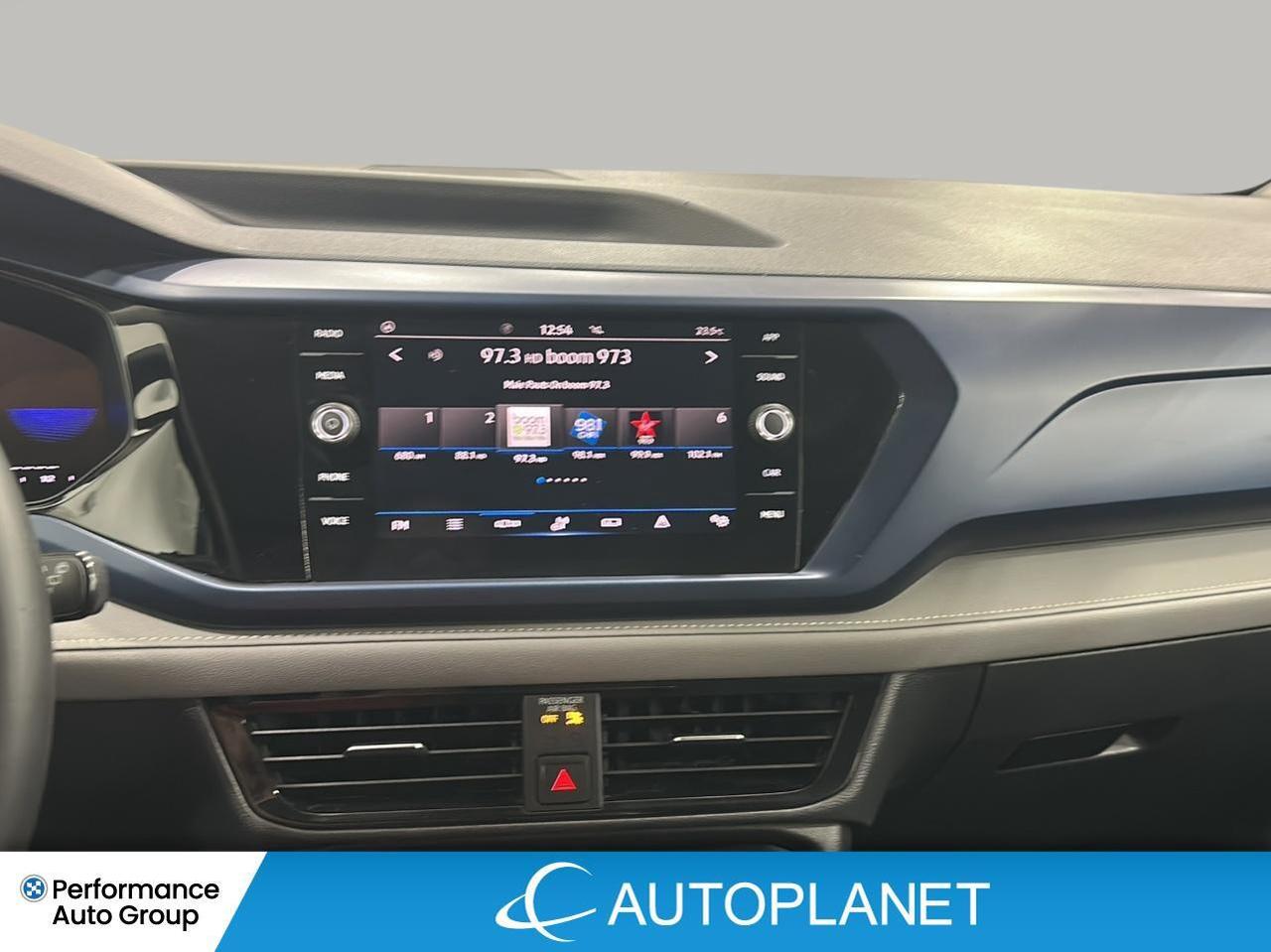 2024 Volkswagen Taos Comfortline, Back Up Cam, Heated Seats! Photo