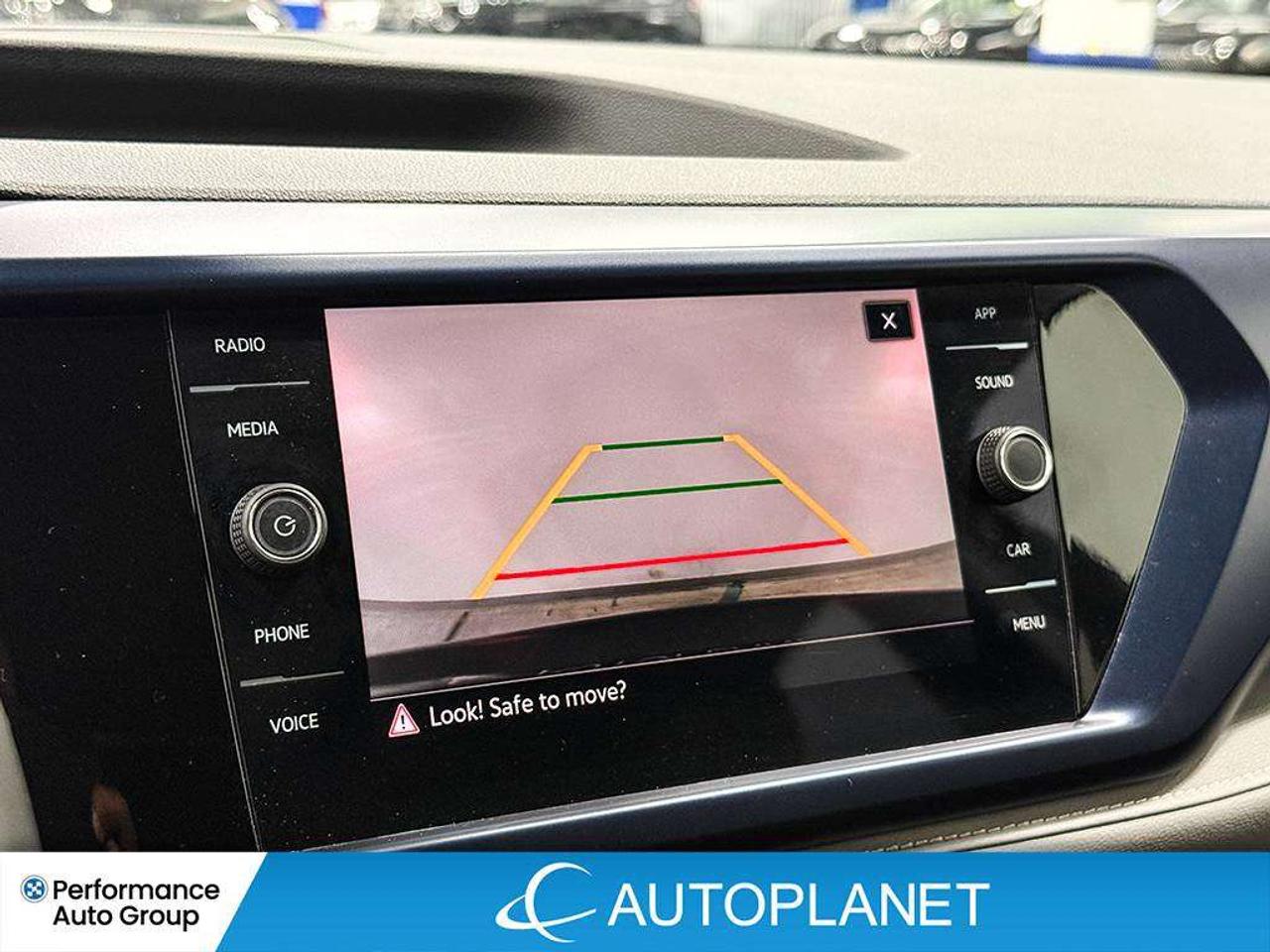 2024 Volkswagen Taos Comfortline, Back Up Cam, Android Auto! Photo