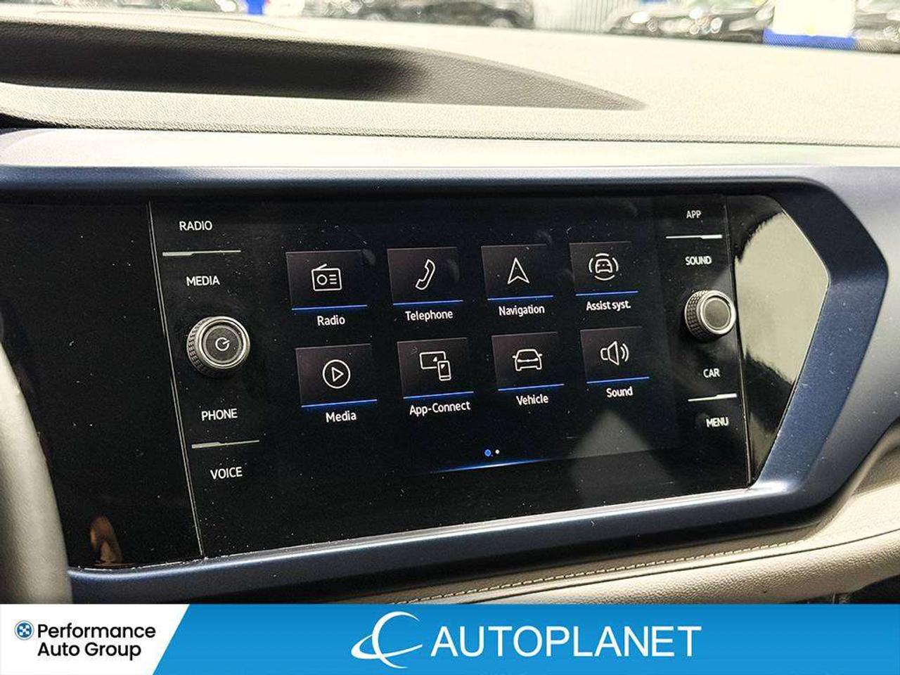 2024 Volkswagen Taos Comfortline, Back Up Cam, Android Auto! Photo
