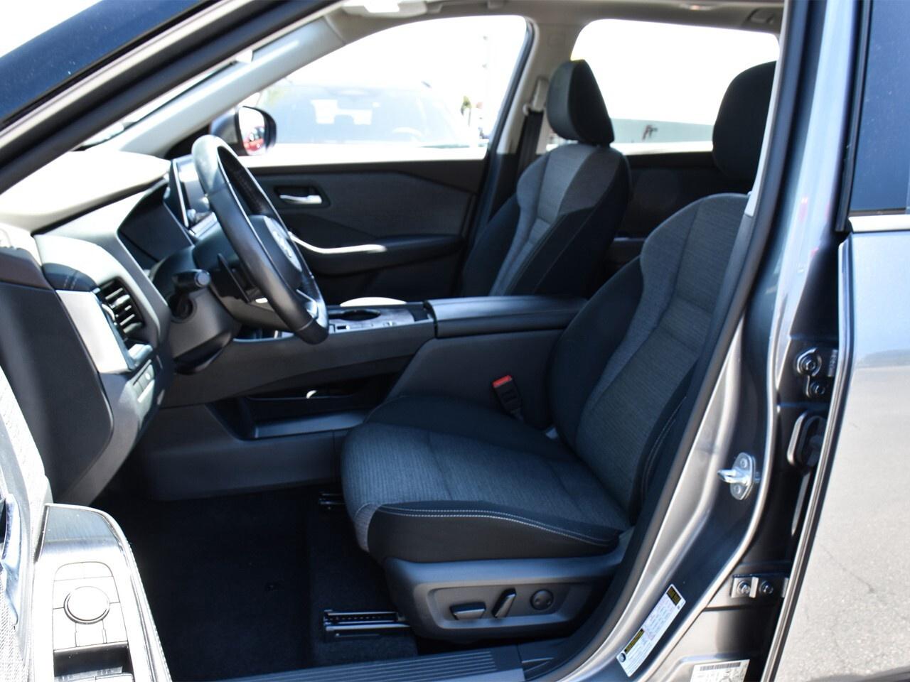 2021 Nissan Rogue SV FWD, APPLE CARPLAY, REMOTE START Photo