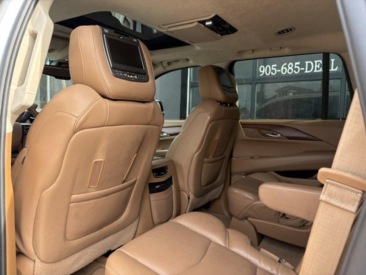 2016 Cadillac Escalade 4WD Platinum, TOP OF LINE, PHENOMENAL CONDITION!! Photo