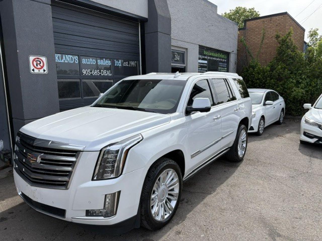 2016 Cadillac Escalade 4WD Platinum, TOP OF LINE, PHENOMENAL CONDITION!!