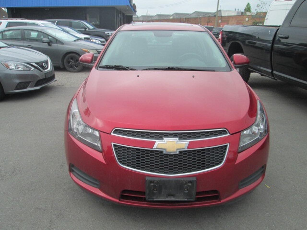 2012 Chevrolet Cruze 4dr Sdn LT Turbo+ w-1SB, Sunroof, Power Seat Photo2
