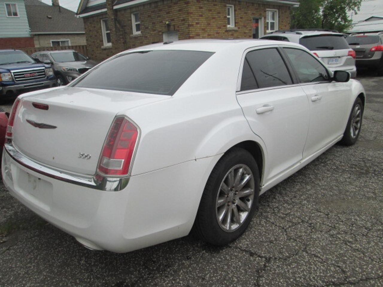 2013 Chrysler 300 4dr Sdn Touring RWD, Leather, Sunroof Photo