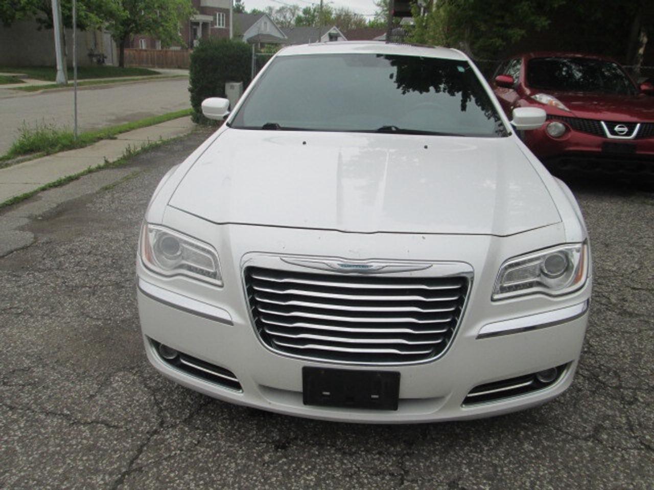 2013 Chrysler 300 4dr Sdn Touring RWD, Leather, Sunroof Photo