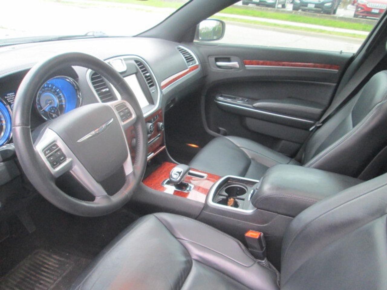 2013 Chrysler 300 4dr Sdn Touring RWD, Leather, Sunroof Photo
