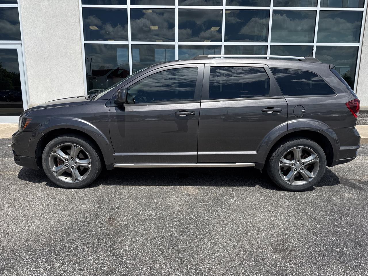 2017 Dodge Journey Crossroad Photo2