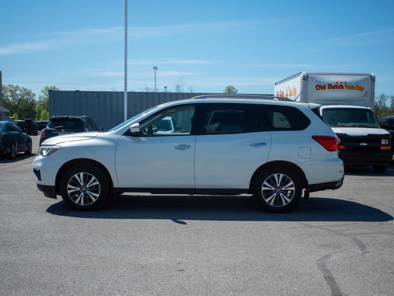 2017 Nissan Pathfinder - Adjustable Lumbar   Heated Mirrors Photo4