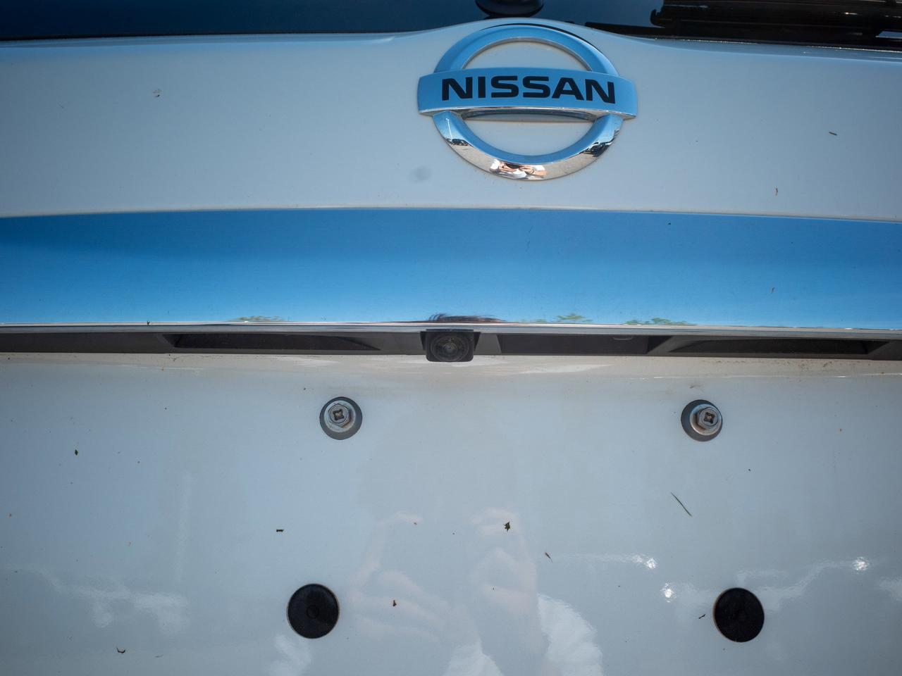 2017 Nissan Pathfinder - Adjustable Lumbar   Heated Mirrors Photo