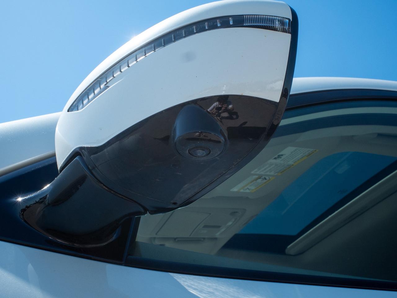 2017 Nissan Pathfinder - Adjustable Lumbar   Heated Mirrors Photo