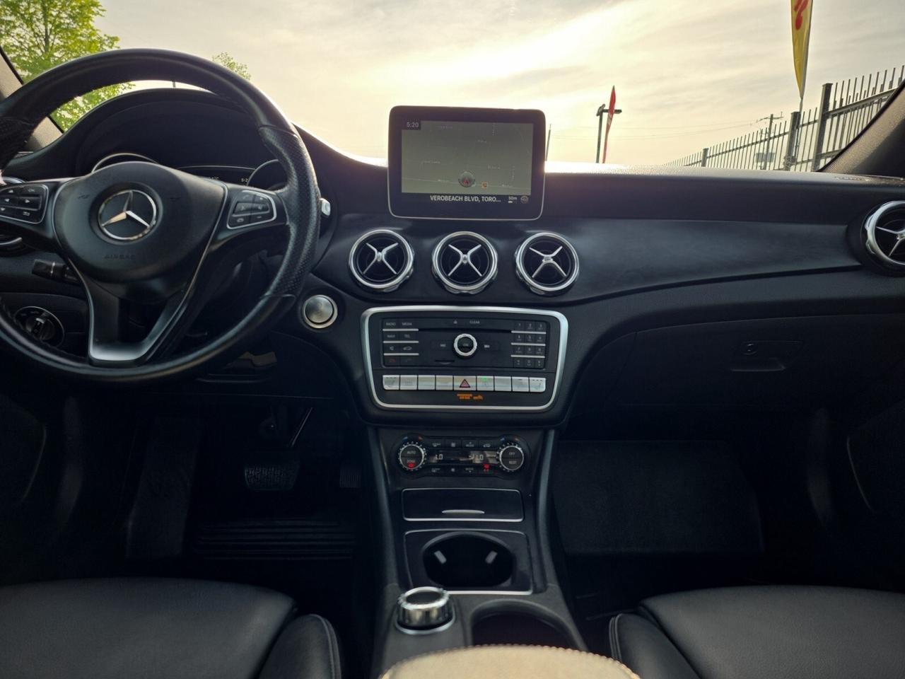 2019 Mercedes-Benz GL-Class GLA 250 4MATIC * NO ACCIDENTS / LOW KM / PANO / NA Photo