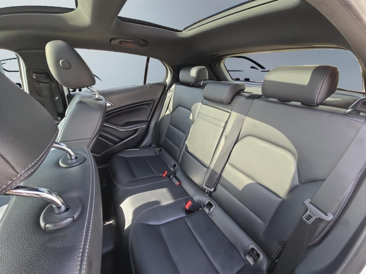 2019 Mercedes-Benz GL-Class GLA 250 4MATIC * NO ACCIDENTS / LOW KM / PANO / NA Photo