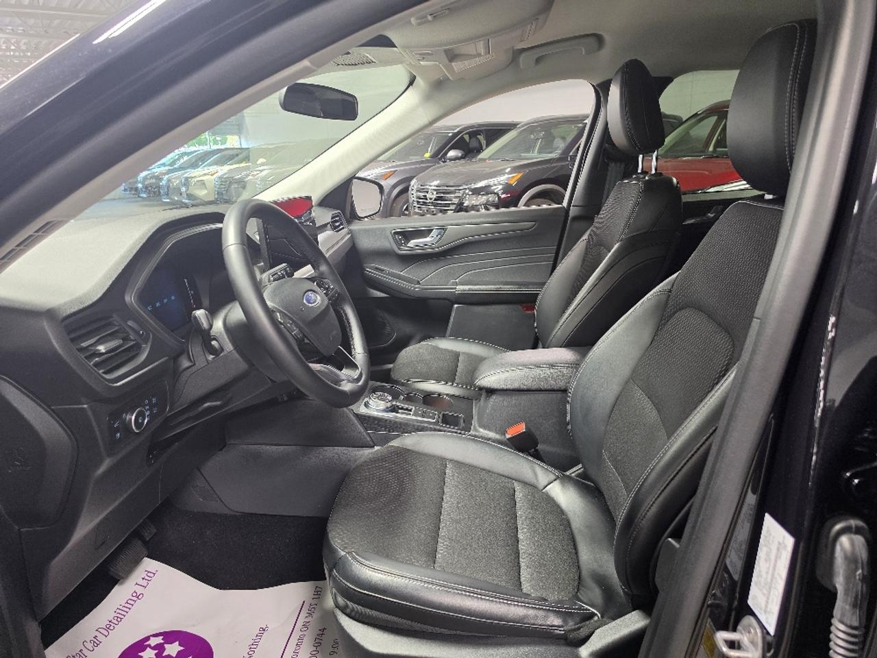 2025 Ford Escape PHEV 4dr Front-Wheel Drive Photo