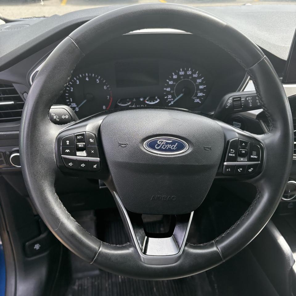 2022 Ford Escape SE AWD Photo2