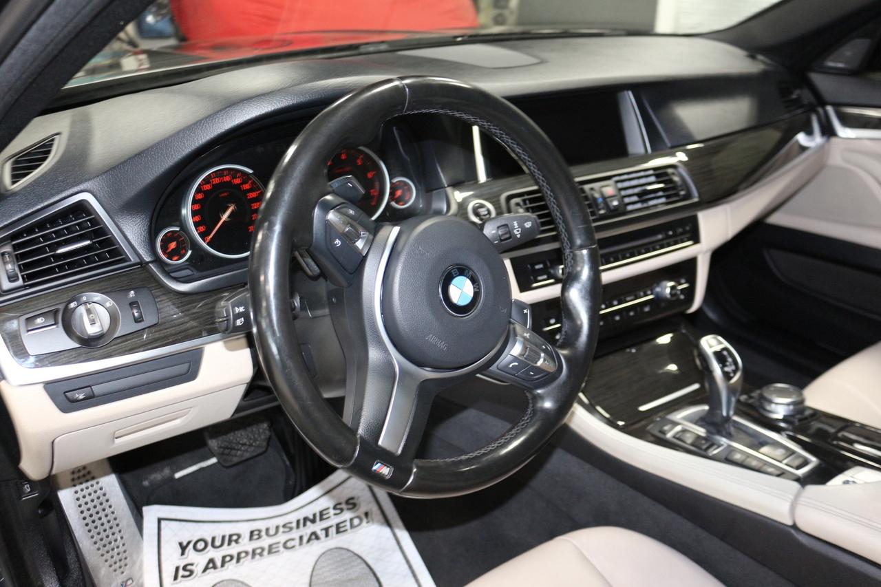 2016 BMW 5 Series 528i xDrive AWD M SPORT HEADS UP NAVI REAR CAM Photo