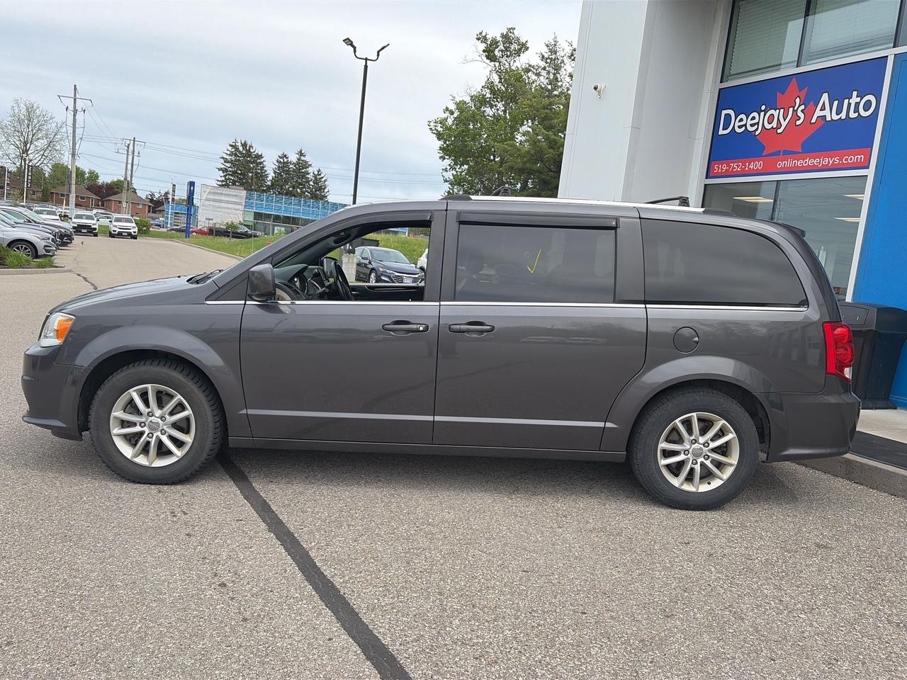 2018 Dodge Grand Caravan SXT Premium Plus   7 Pass   Stow & Go   Clean Photo4