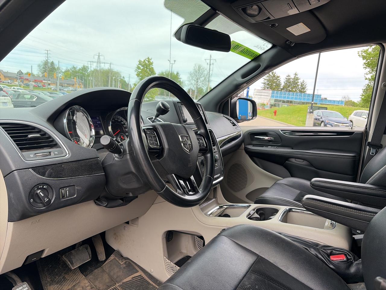 2018 Dodge Grand Caravan SXT Premium Plus   7 Pass   Stow & Go   Clean Photo