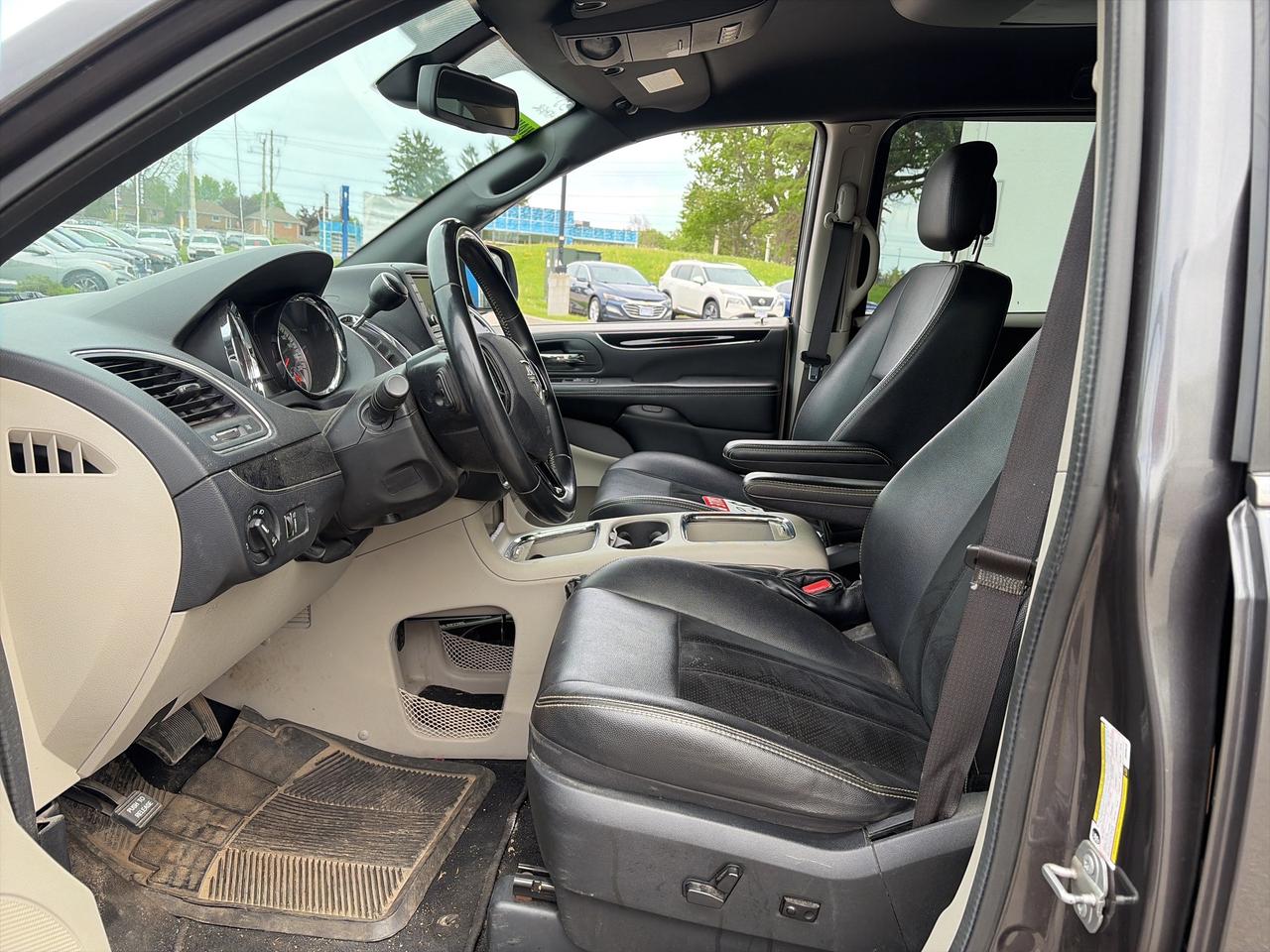 2018 Dodge Grand Caravan SXT Premium Plus   7 Pass   Stow & Go   Clean Photo