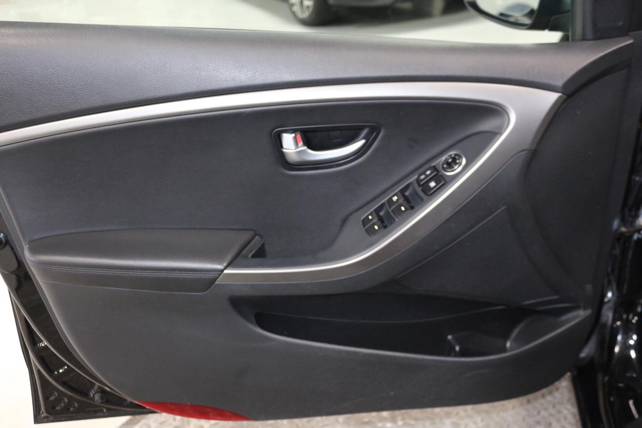 2016 Hyundai Elantra GT HB LIMITED AUTOMATIC PANORAMIC SUNROOF Photo