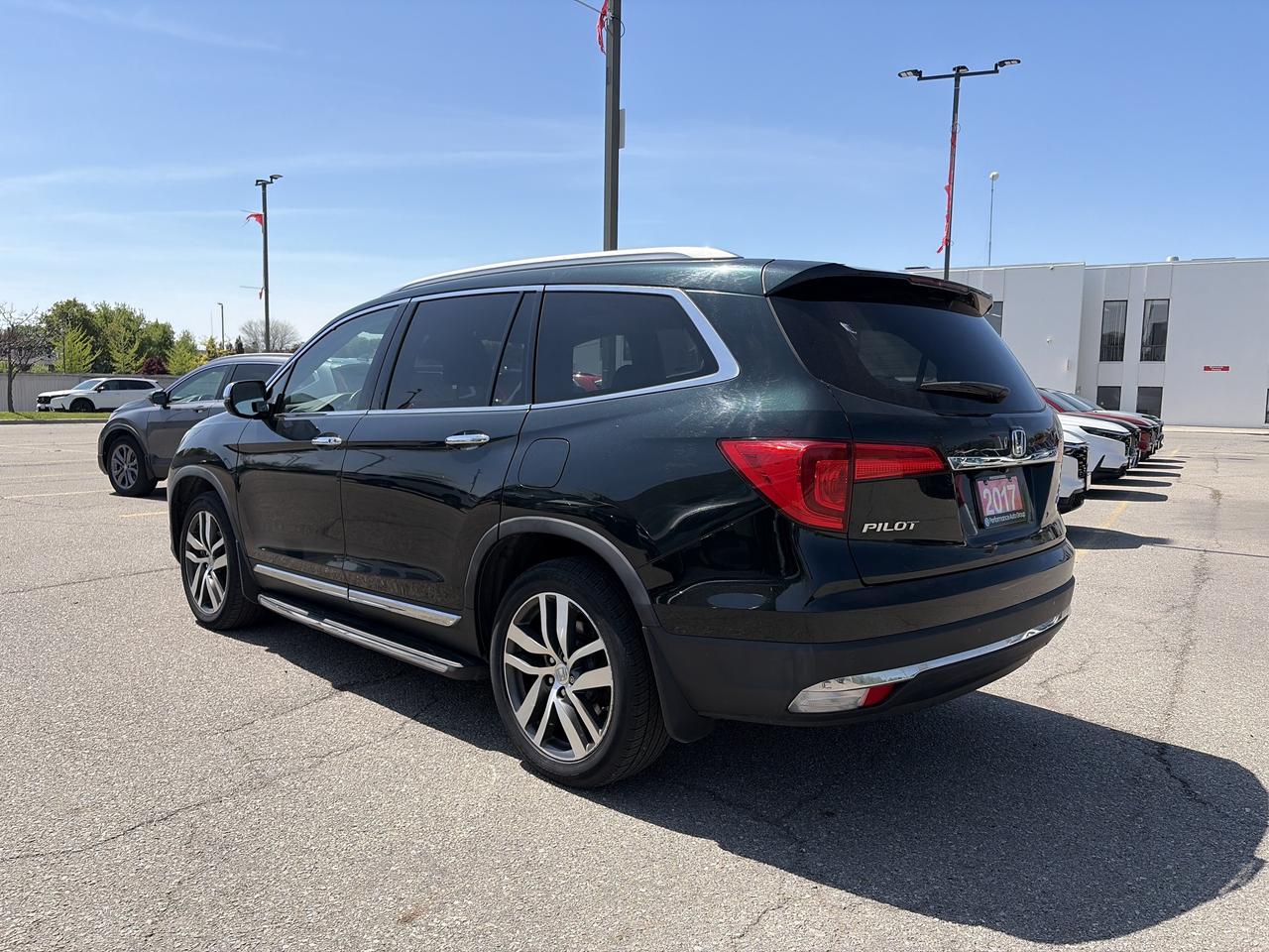 2017 Honda Pilot Touring Navigation Leather Sunroof 7Pass Photo