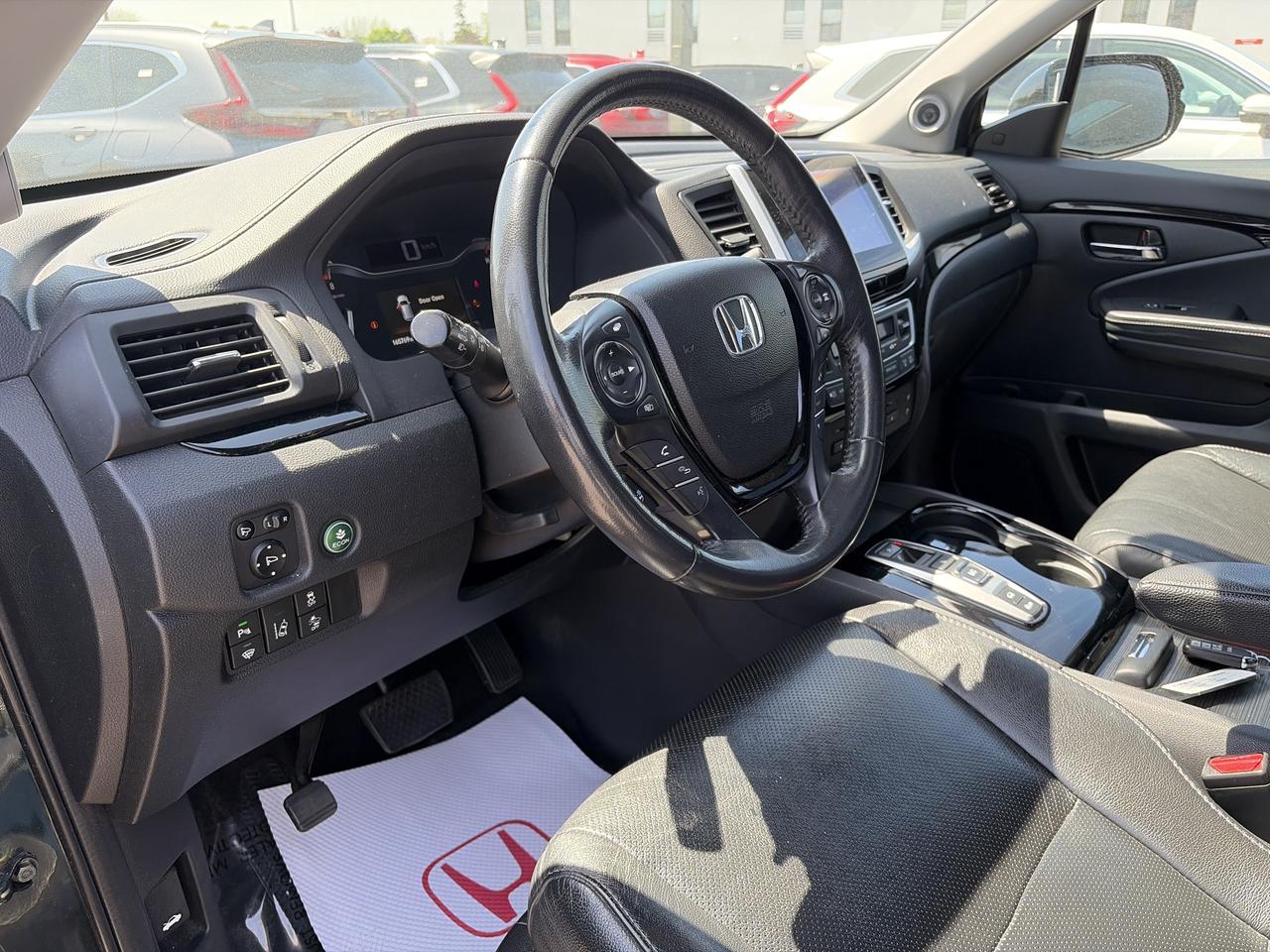 2017 Honda Pilot Touring Navigation Leather Sunroof 7Pass Photo
