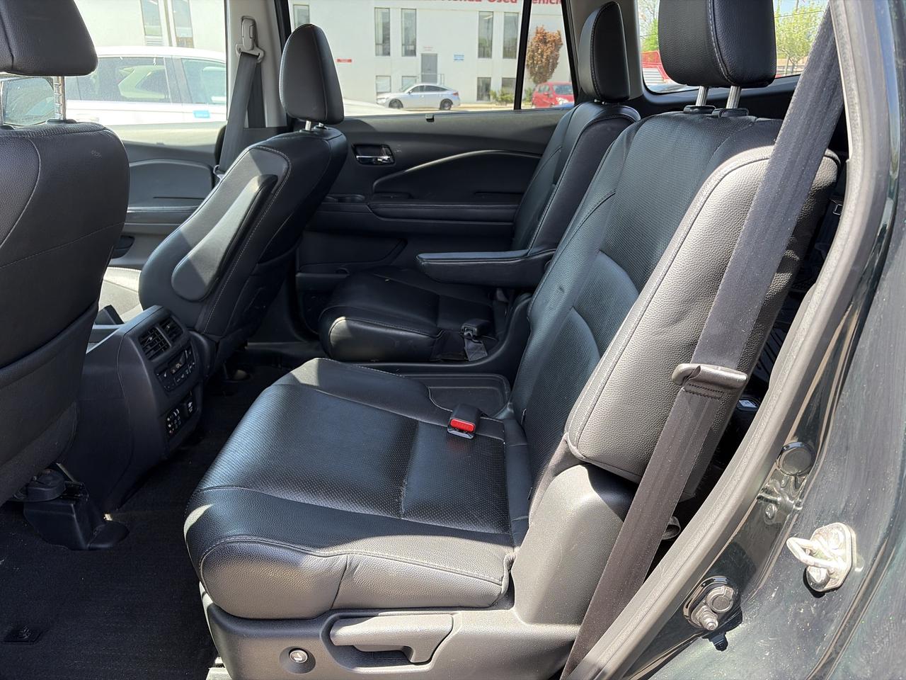 2017 Honda Pilot Touring Navigation Leather Sunroof 7Pass Photo