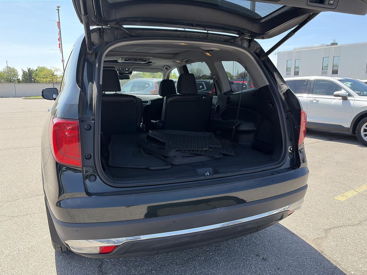 2017 Honda Pilot Touring Navigation Leather Sunroof 7Pass Photo