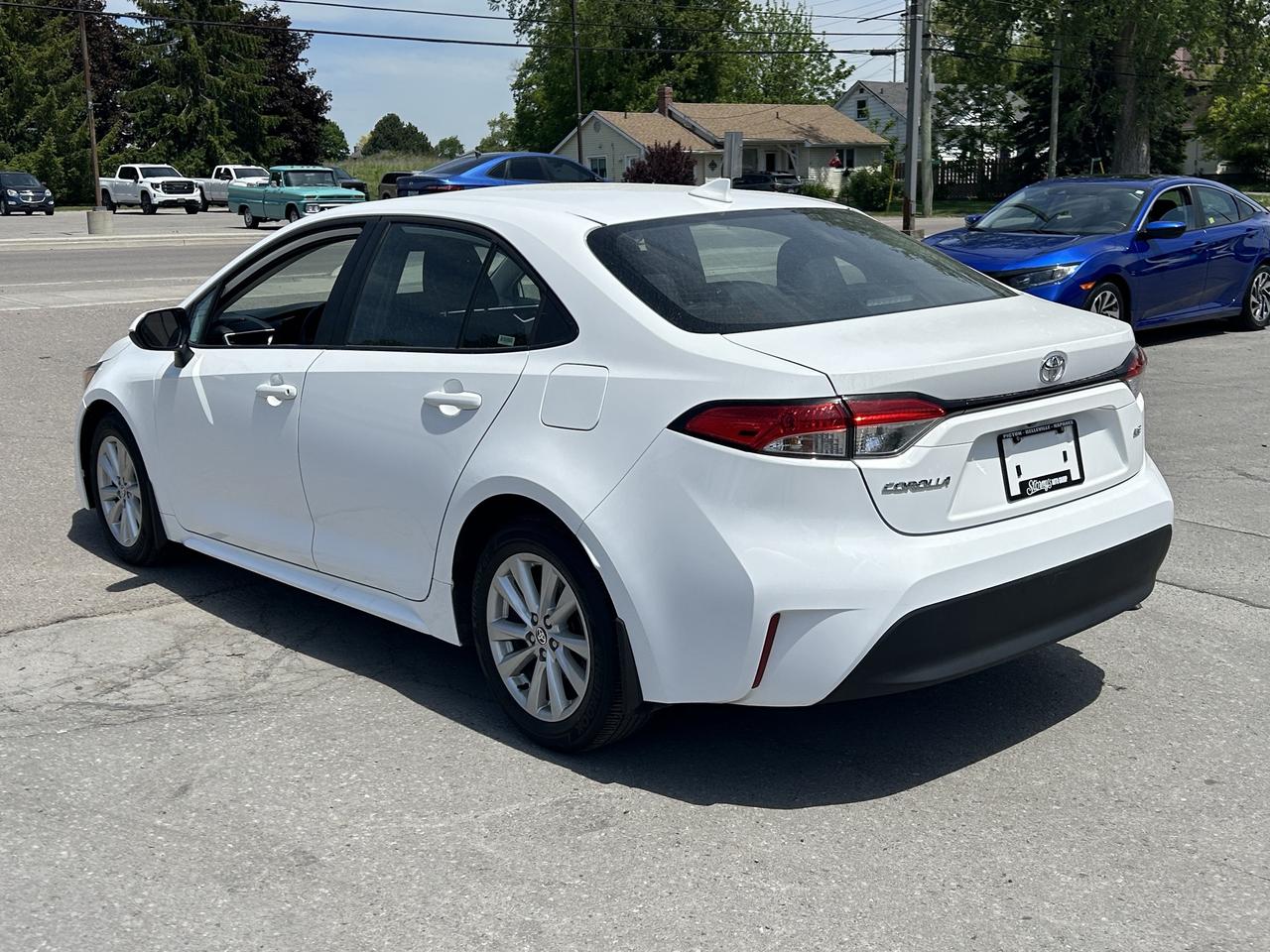 2025 Toyota Corolla LE/PWR ROOF/BACK UP CAM/ CALL NAPANEE 613-354-2100 Photo