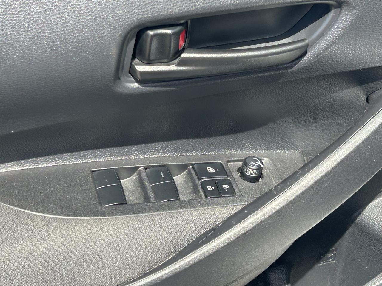 2025 Toyota Corolla LE/PWR ROOF/BACK UP CAM/ CALL NAPANEE 613-354-2100 Photo