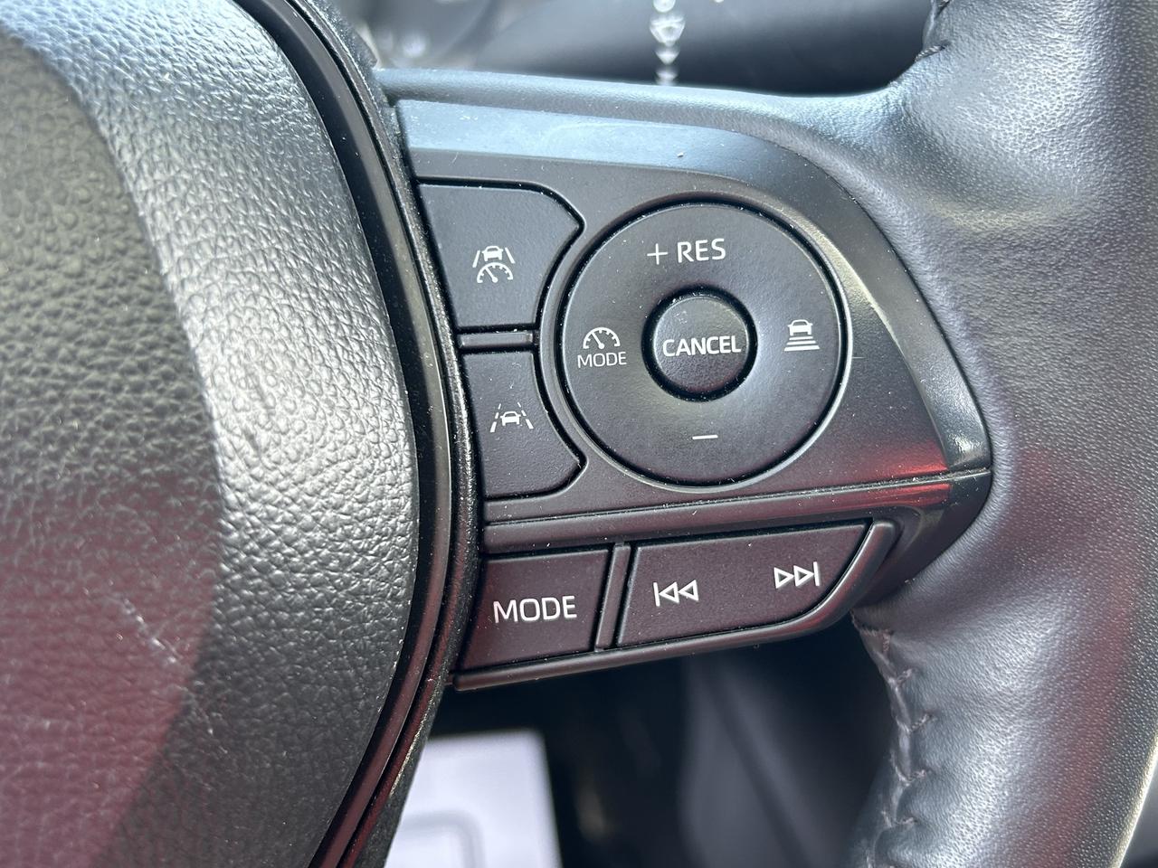2025 Toyota Corolla LE/PWR ROOF/BACK UP CAM/ CALL NAPANEE 613-354-2100 Photo
