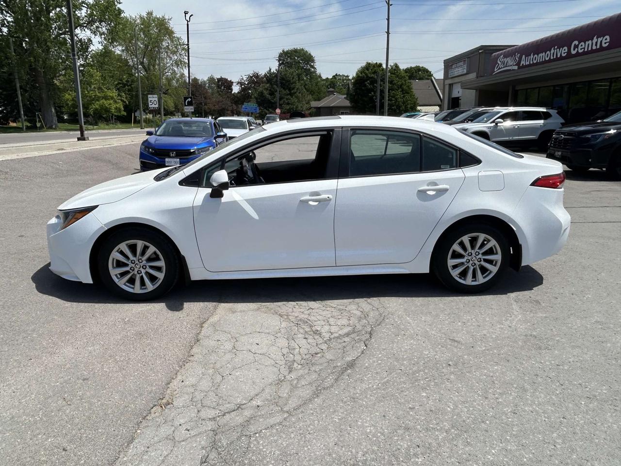 2025 Toyota Corolla LE/PWR ROOF/BACK UP CAM/ CALL NAPANEE 613-354-2100 Photo1