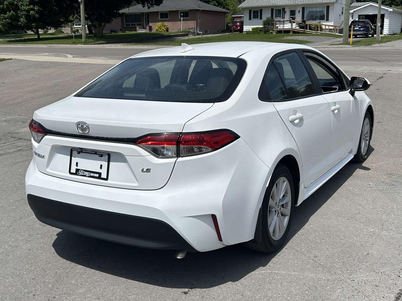 2025 Toyota Corolla LE/PWR ROOF/BACK UP CAM/ CALL NAPANEE 613-354-2100 Photo