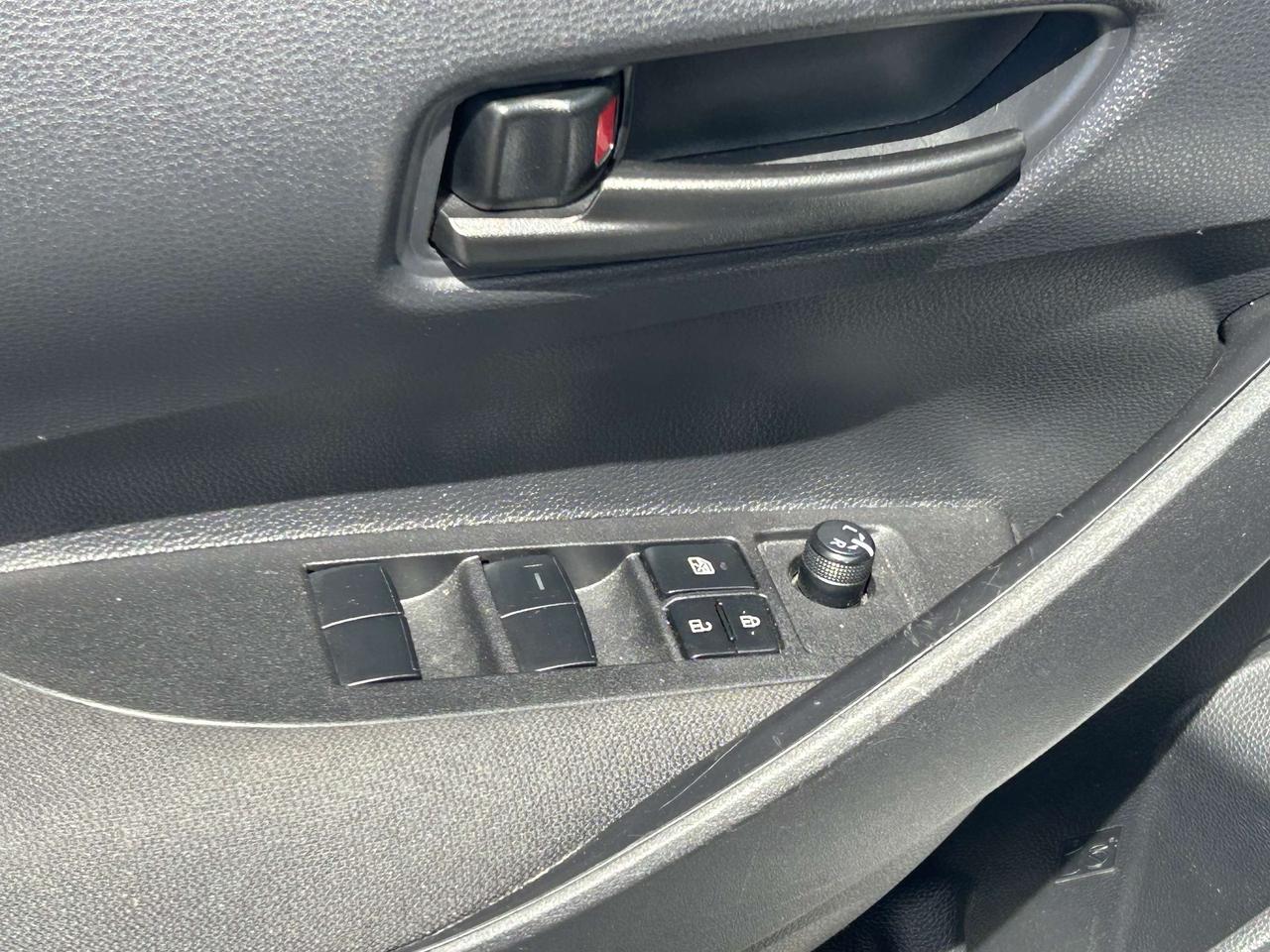 2025 Toyota Corolla LE/PWR ROOF/BACK UP CAM/ CALL NAPANEE 613-354-2100 Photo