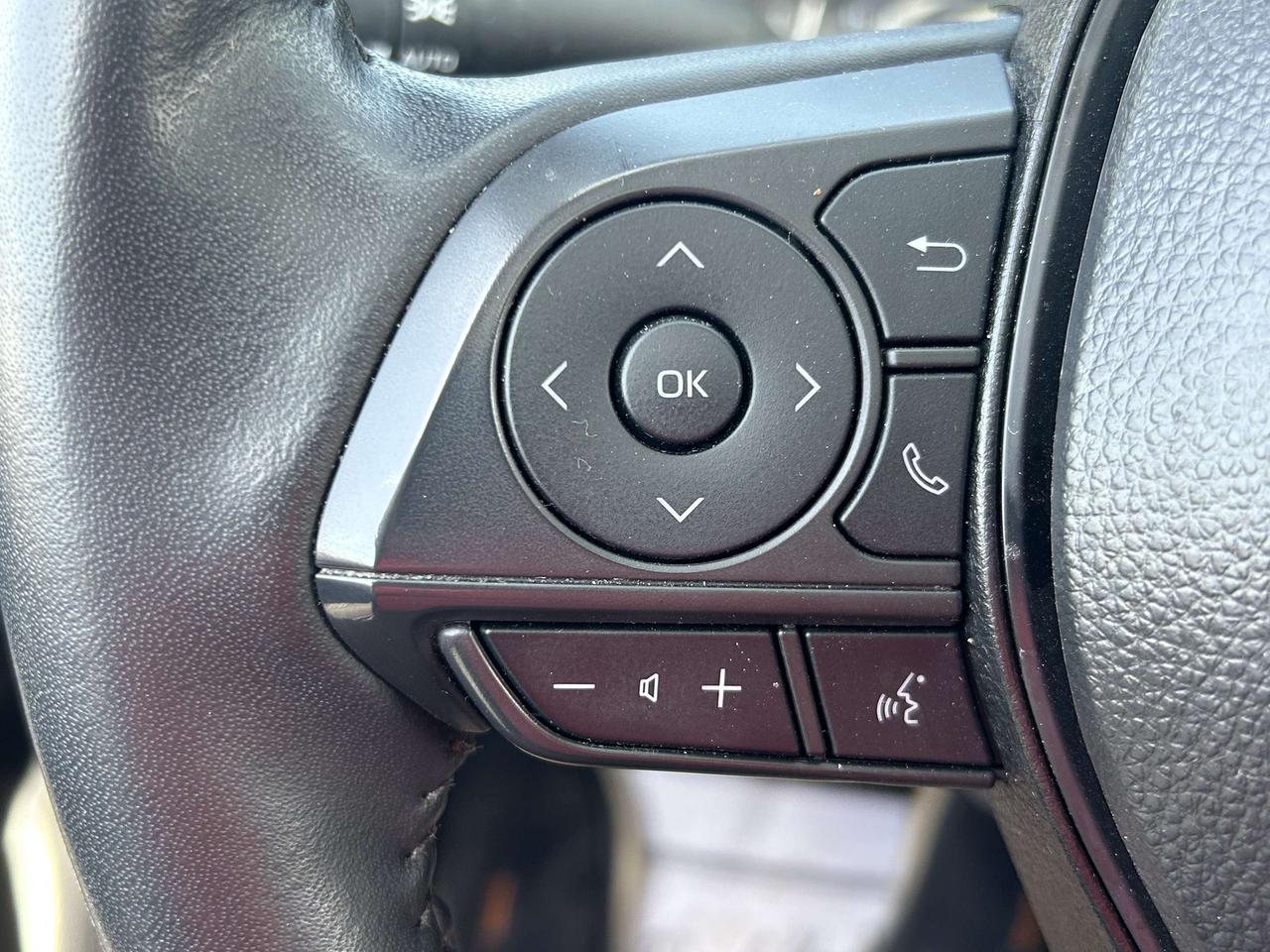 2025 Toyota Corolla LE/PWR ROOF/BACK UP CAM/ CALL NAPANEE 613-354-2100 Photo