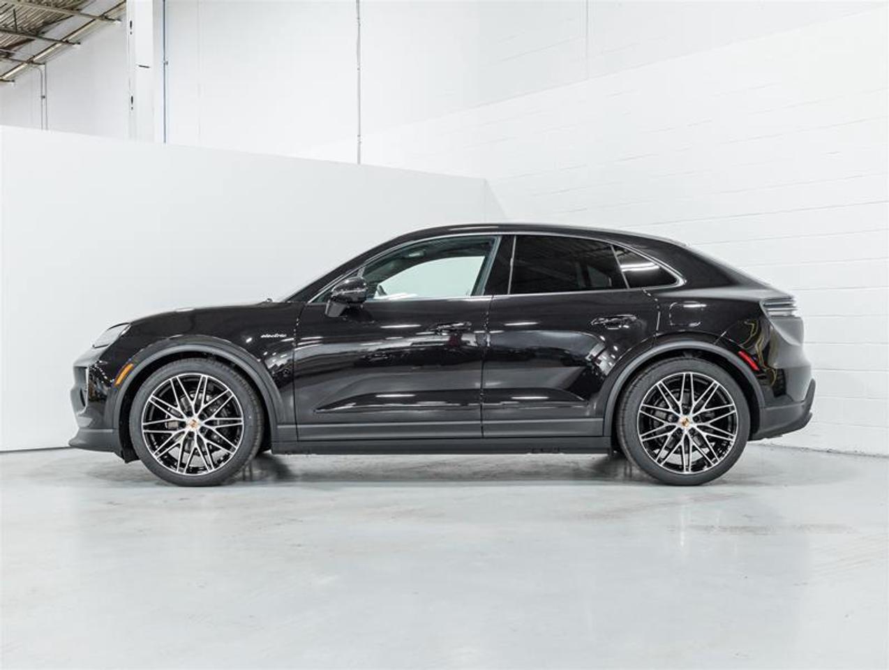 2026 Porsche Macan  Photo3