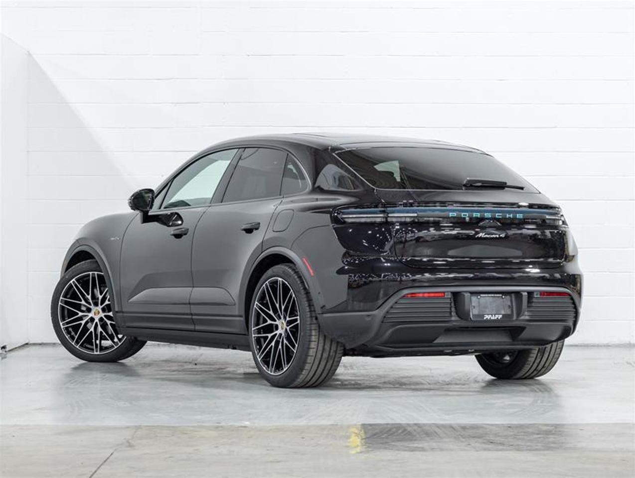 2026 Porsche Macan  Photo