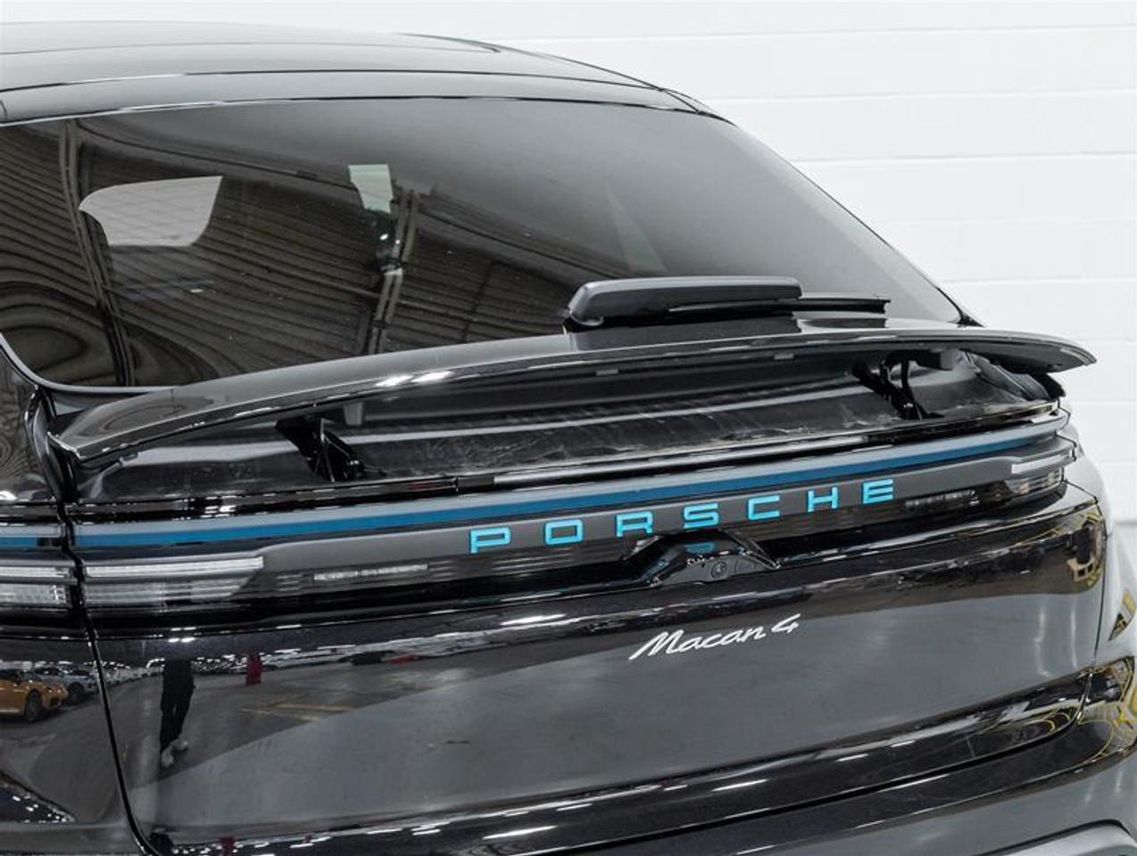 2026 Porsche Macan  Photo