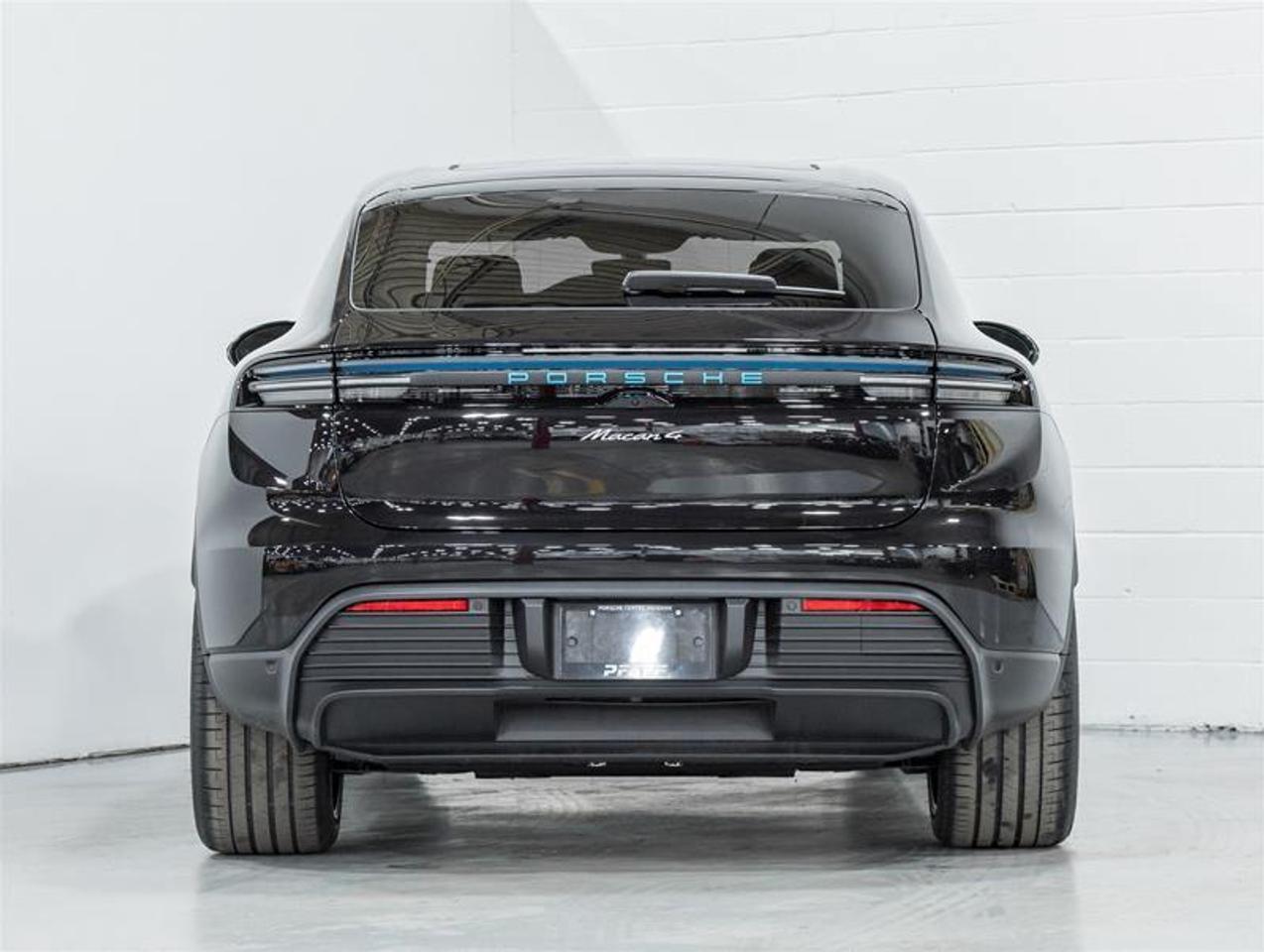 2026 Porsche Macan  Photo