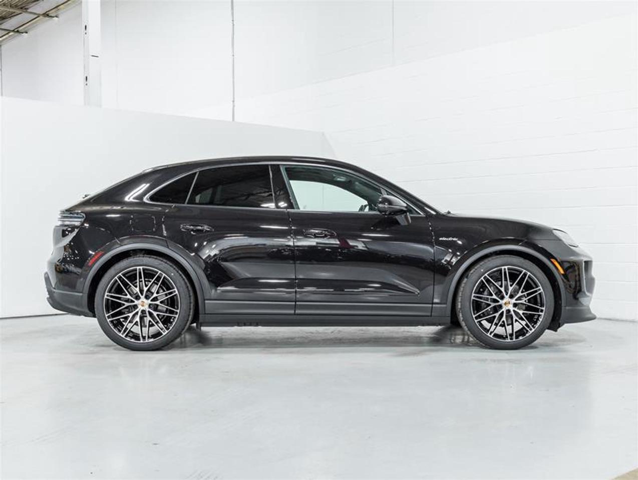 2026 Porsche Macan  Photo