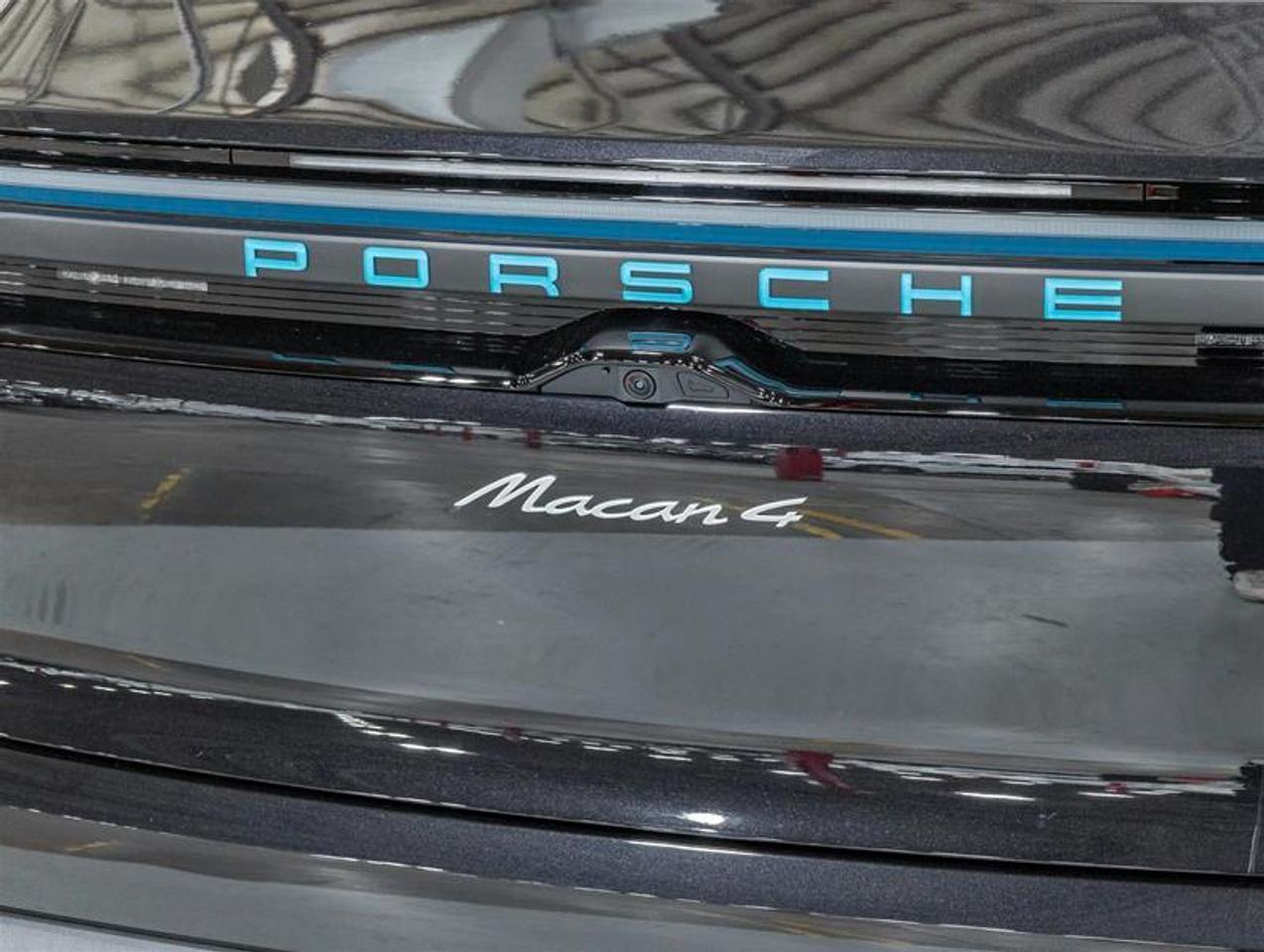 2026 Porsche Macan  Photo