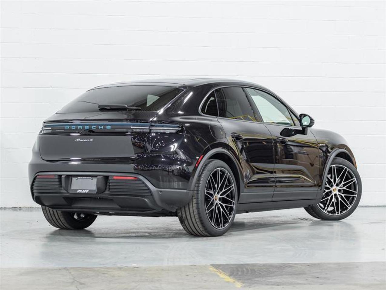 2026 Porsche Macan  Photo