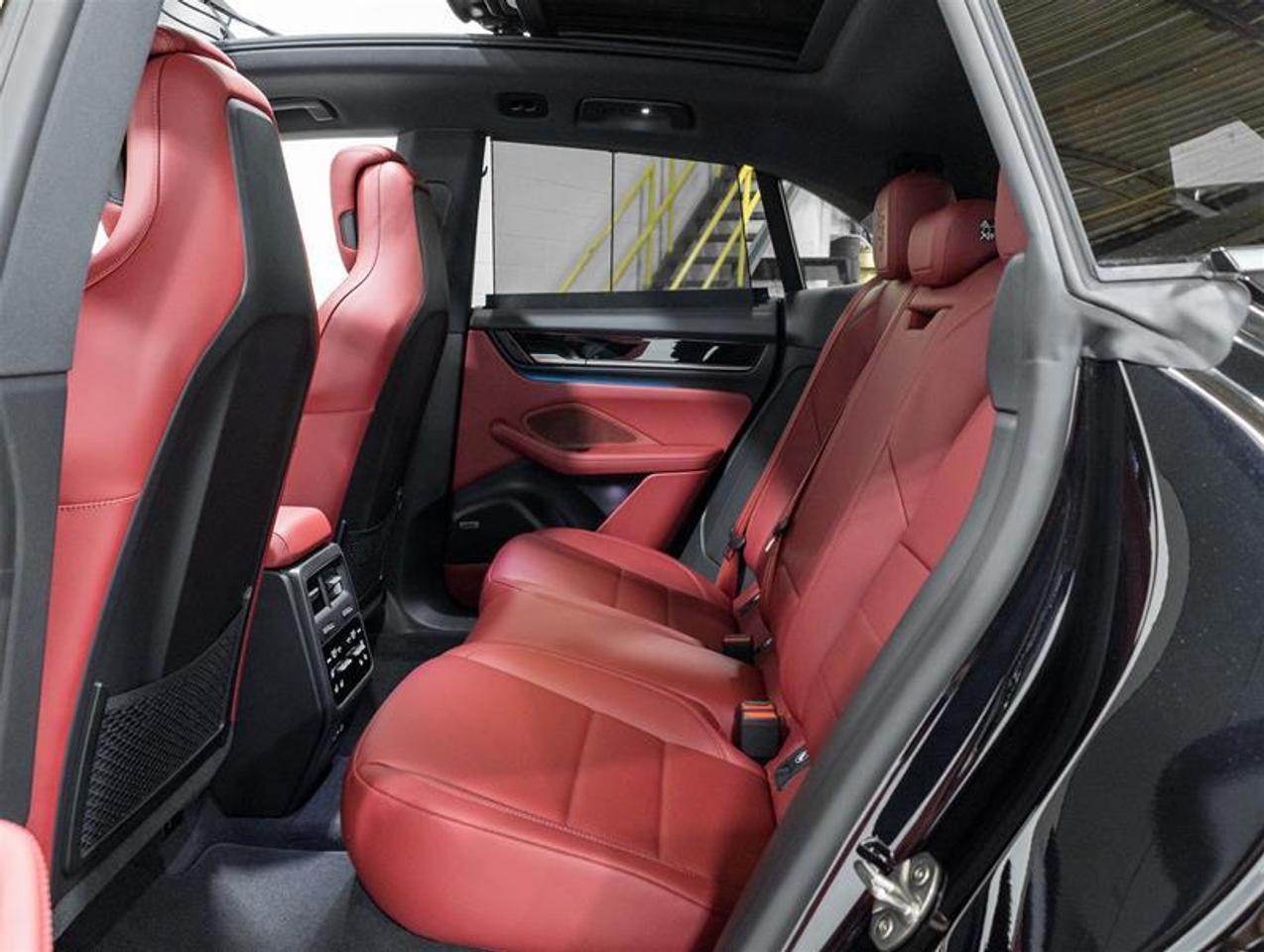 2026 Porsche Macan  Photo