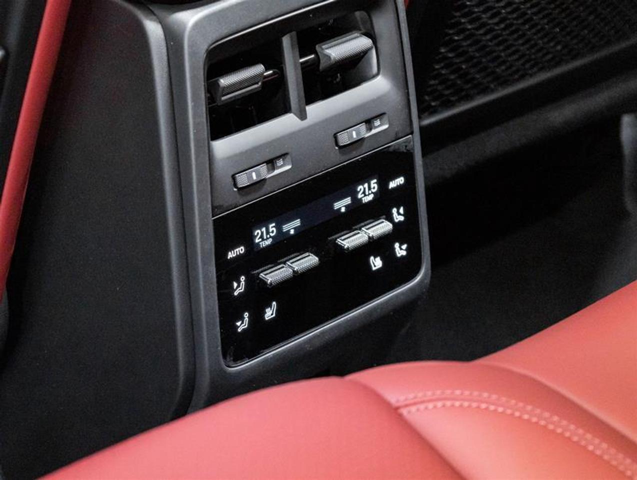 2026 Porsche Macan  Photo