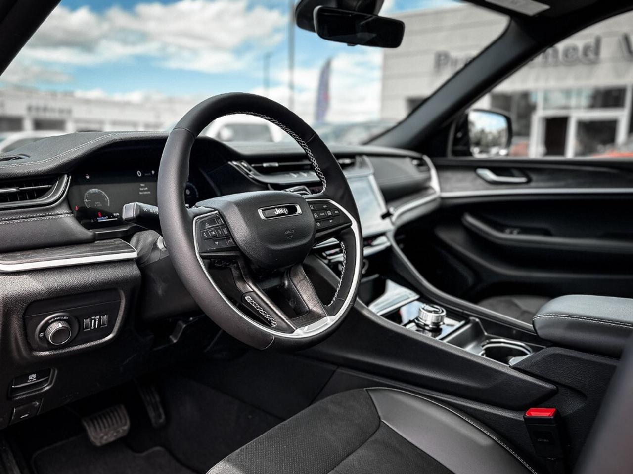 2026 Jeep Grand Cherokee ALTITUDE   SUNROOF   HEATED SEATS   BLINDSPOT Photo