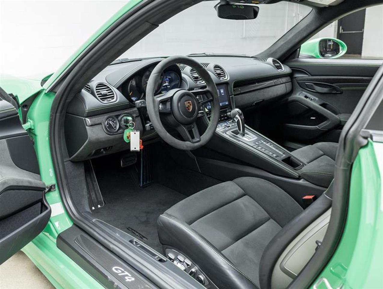 2023 Porsche 718 Cayman  Photo